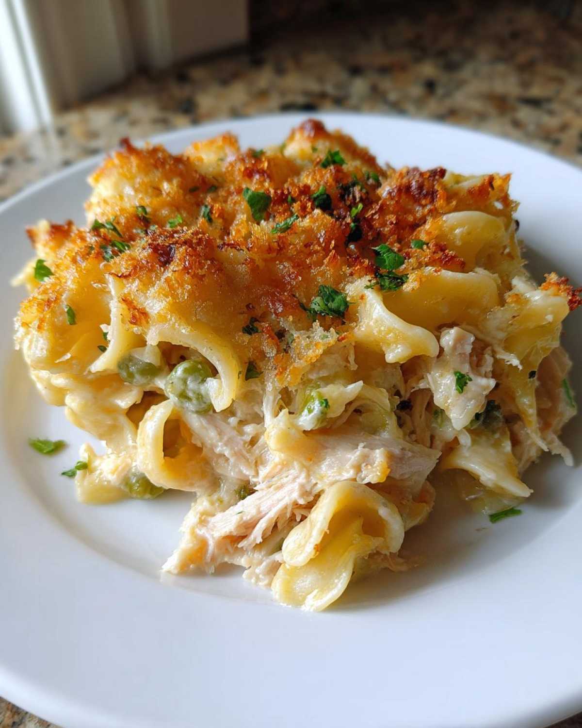 Classic tuna noodle casserole - detail 4