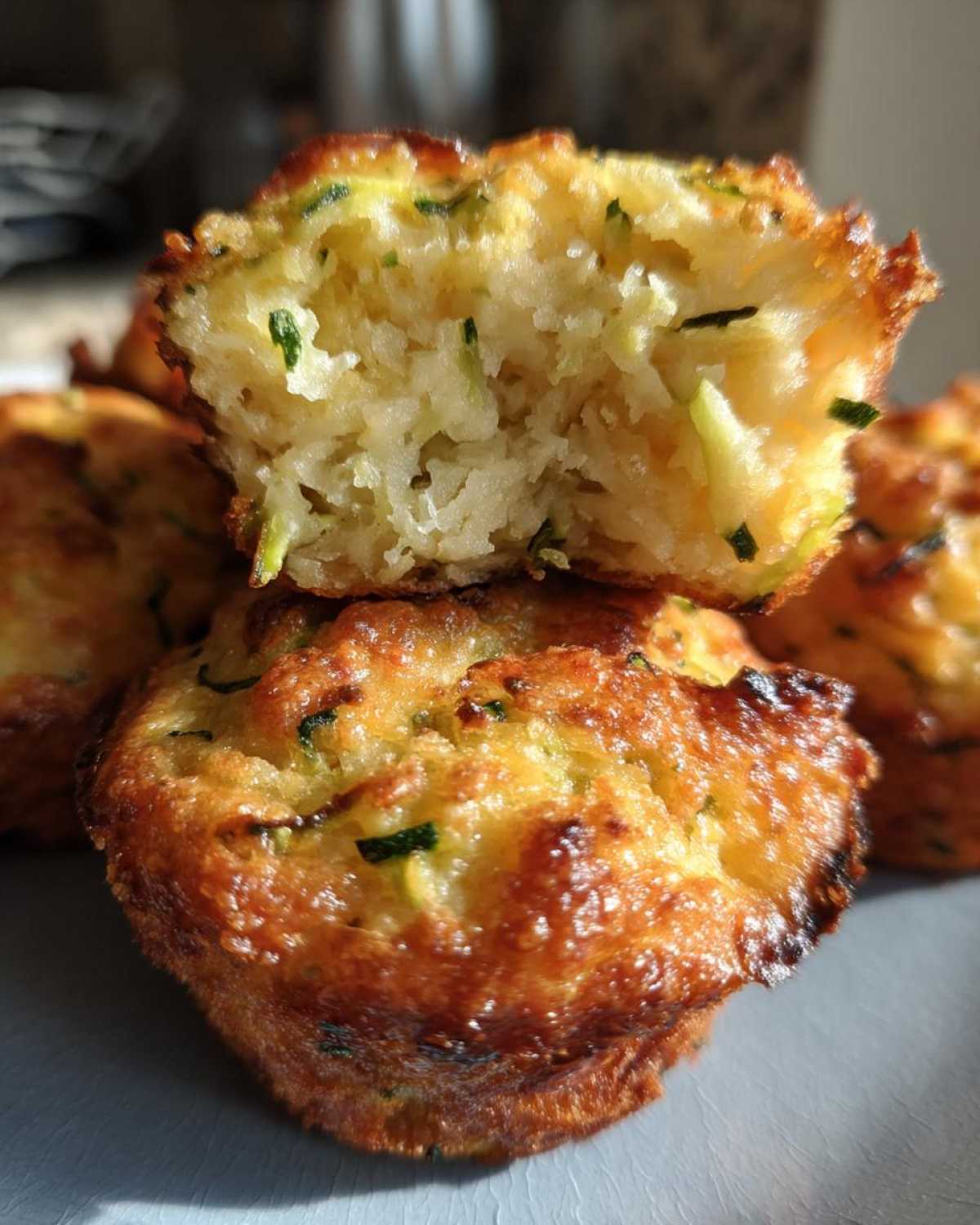 Savory zucchini cheese muffins - detail 2