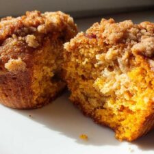 Amazing Spiced Pumpkin Streusel Muffins: 280-Calorie Delight-image