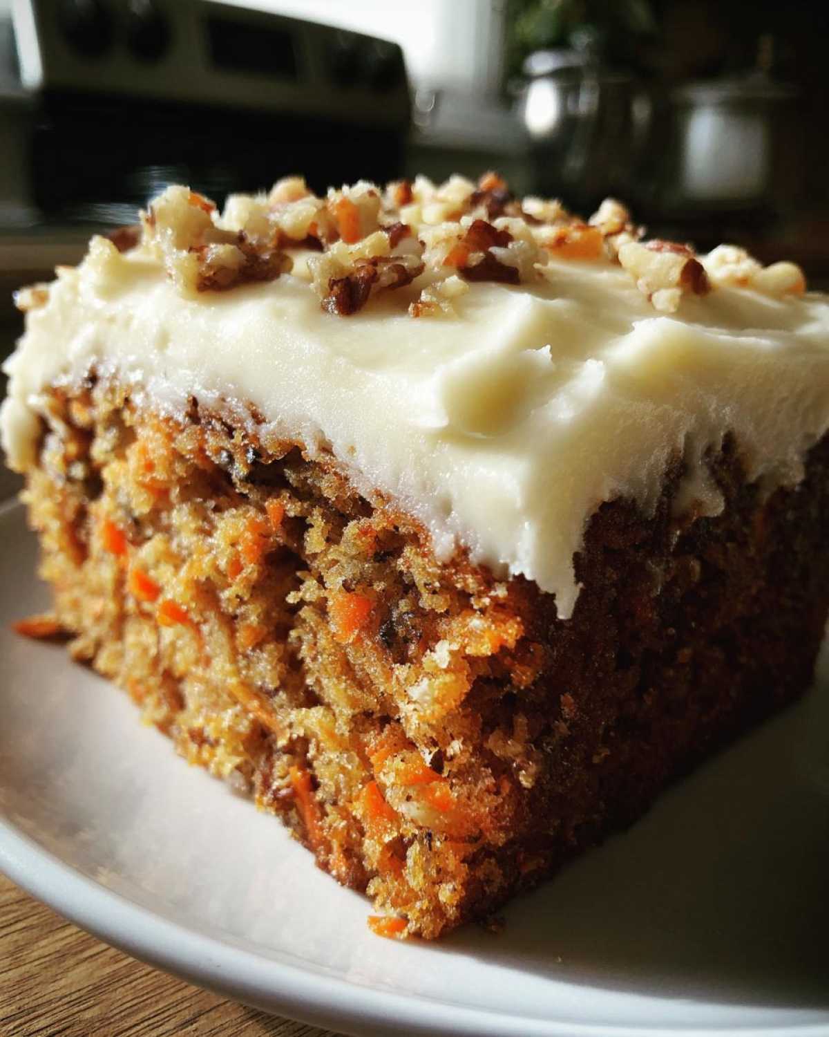 Classic Carrot Cake with Cream Cheese Frosting - detail 3