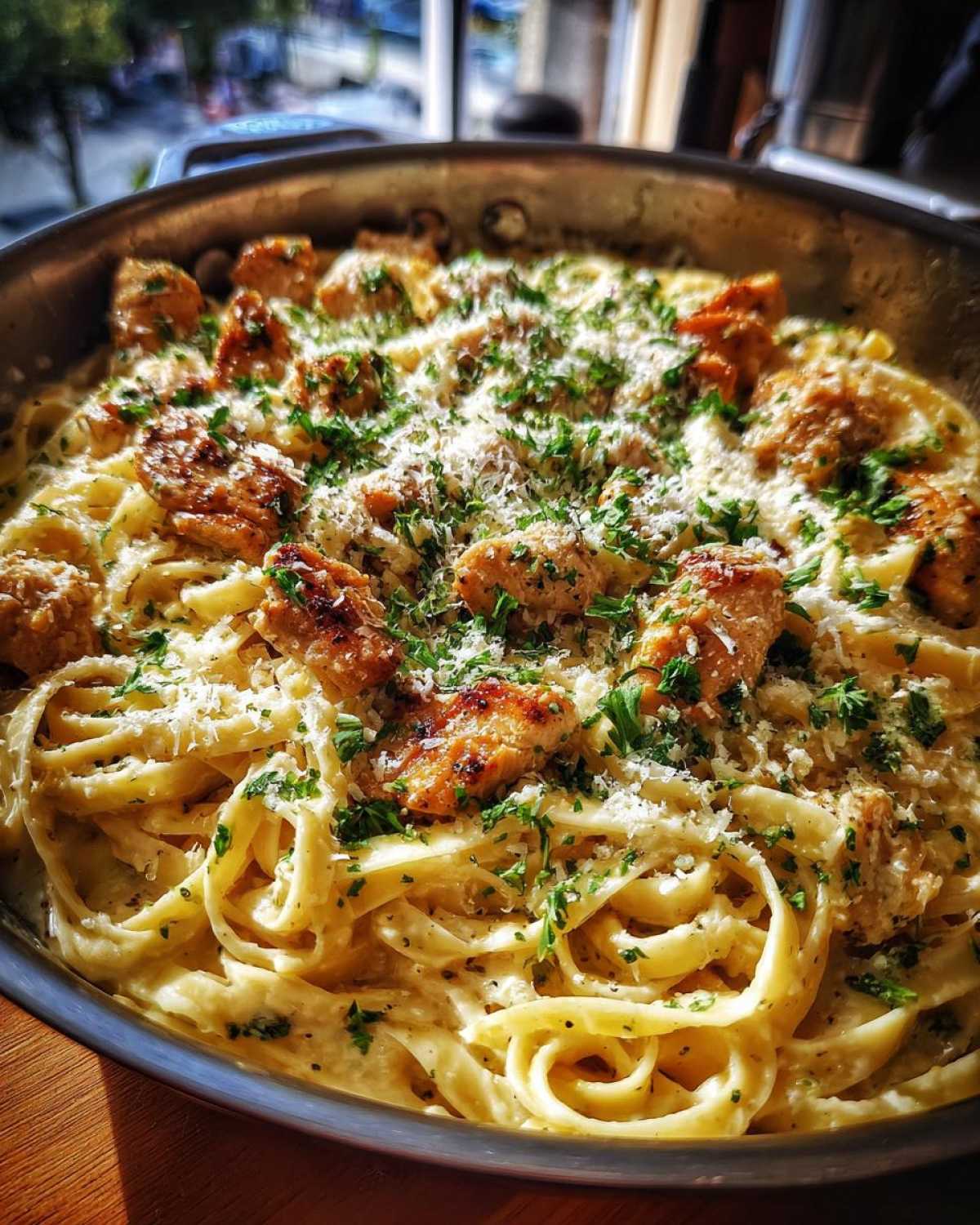 One-Pot Garlic Parmesan Chicken Alfredo - detail 3
