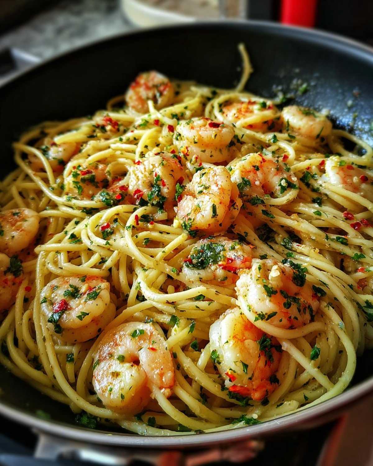 Spaghetti Aglio e Olio with Shrimp - detail 2