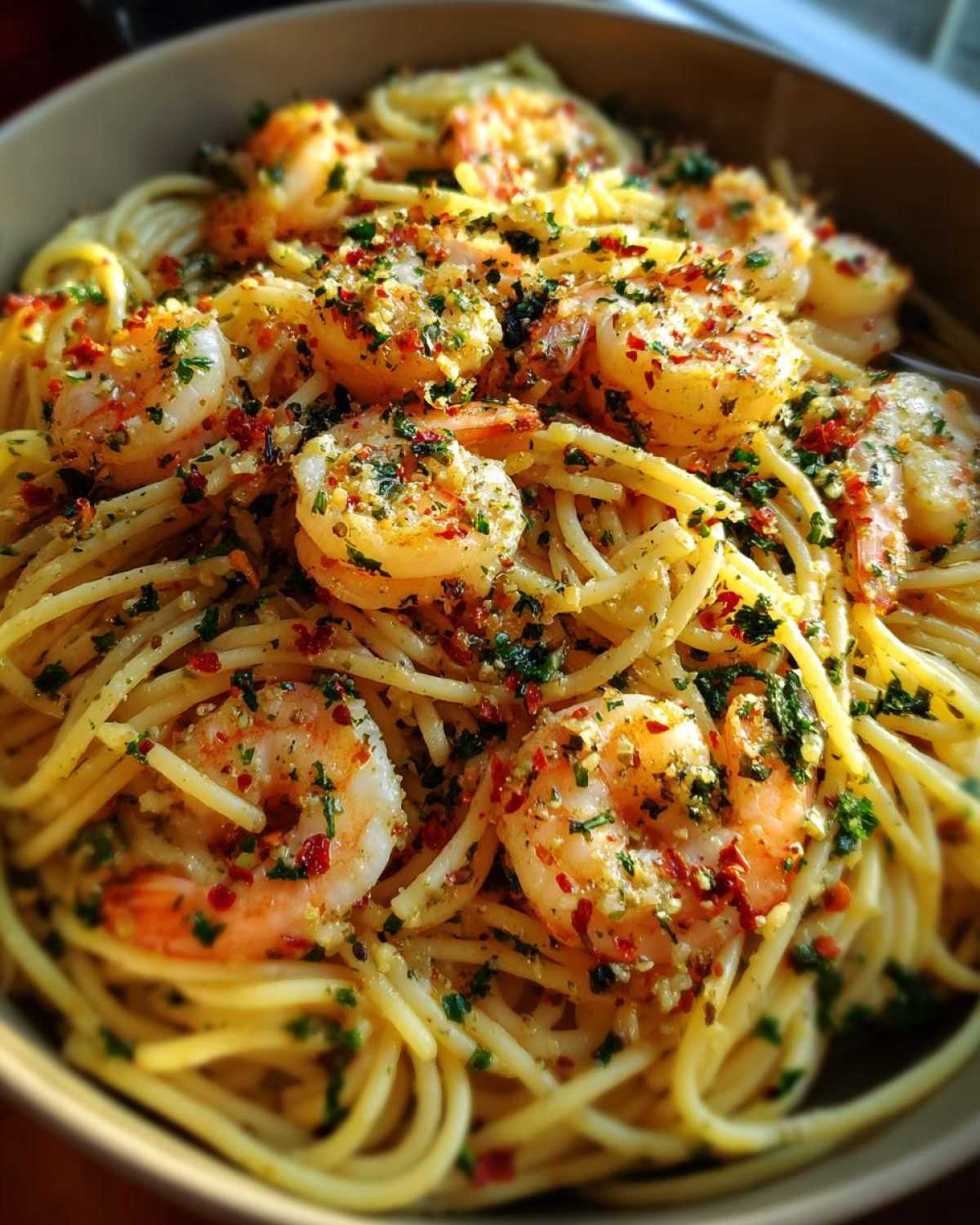 Spaghetti Aglio e Olio with Shrimp - detail 3