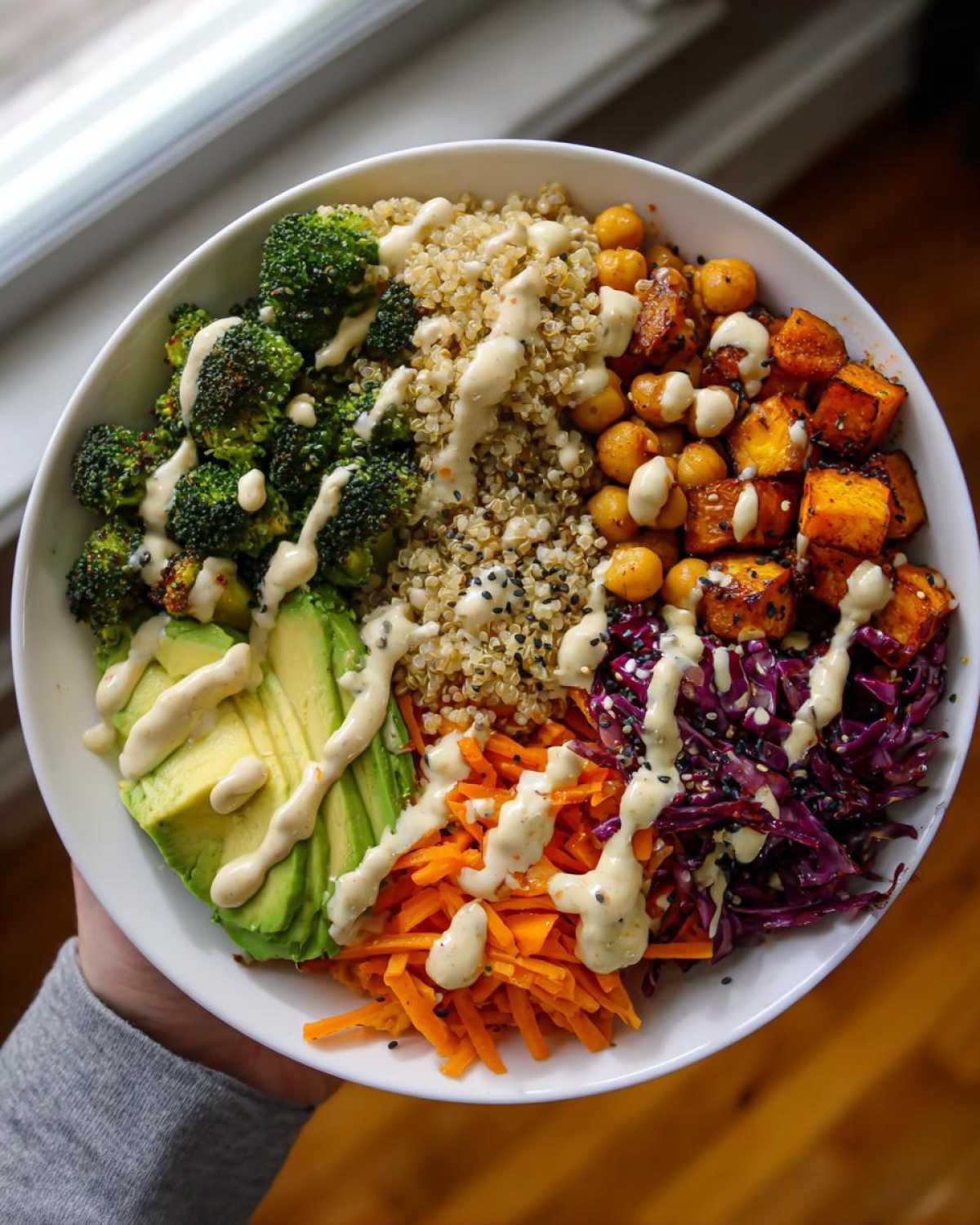 Vegan Buddha Bowl with Tahini Dressing - detail 3