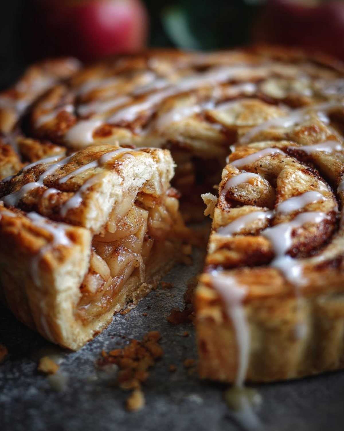 Cinnamon Roll Apple Pie - Two Classics, One Dessert - detail 2