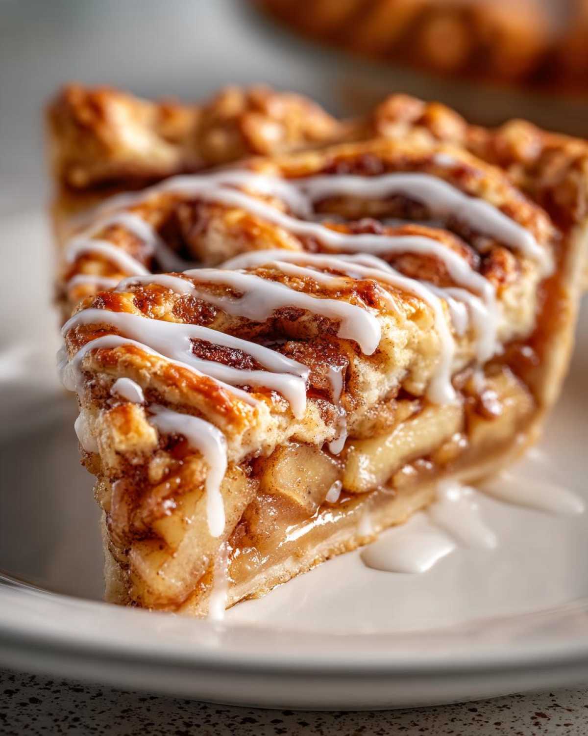Cinnamon Roll Apple Pie - Two Classics, One Dessert - detail 3