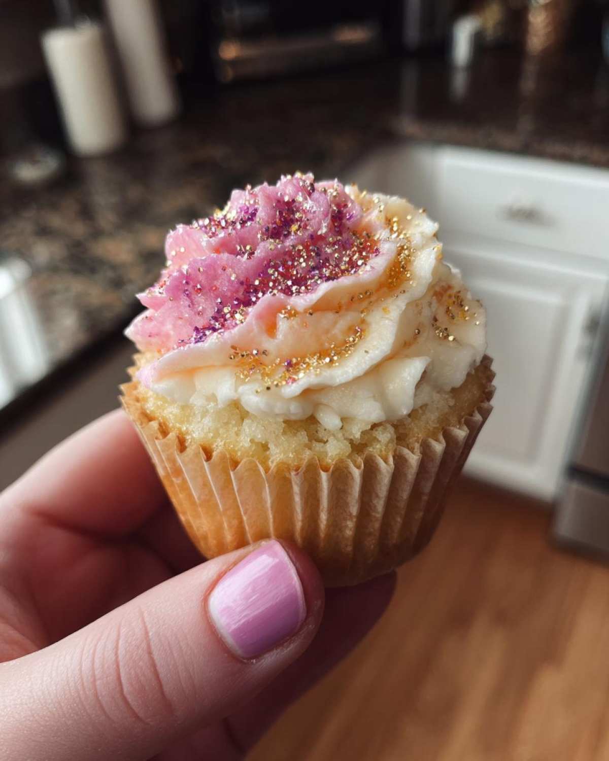 New Year's Champagne Cupcakes - Pop, Fizz, Yum! - detail 1