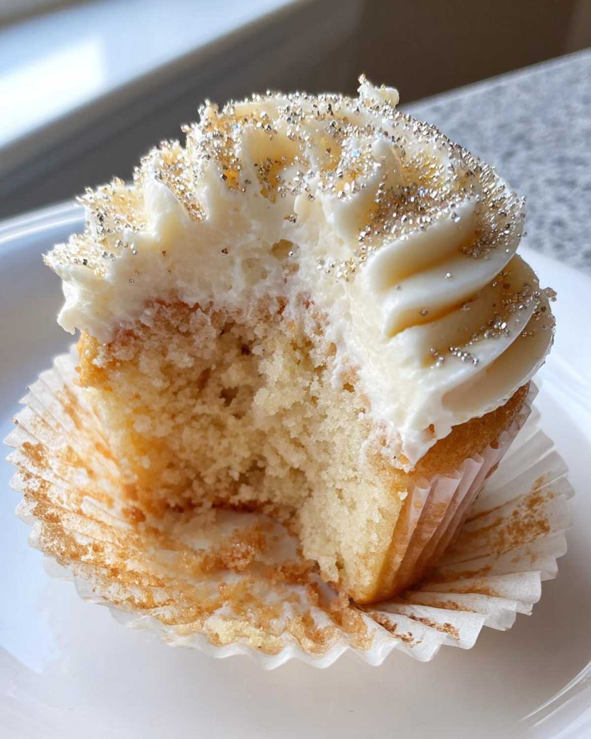 New Year's Champagne Cupcakes - Pop, Fizz, Yum! - detail 2