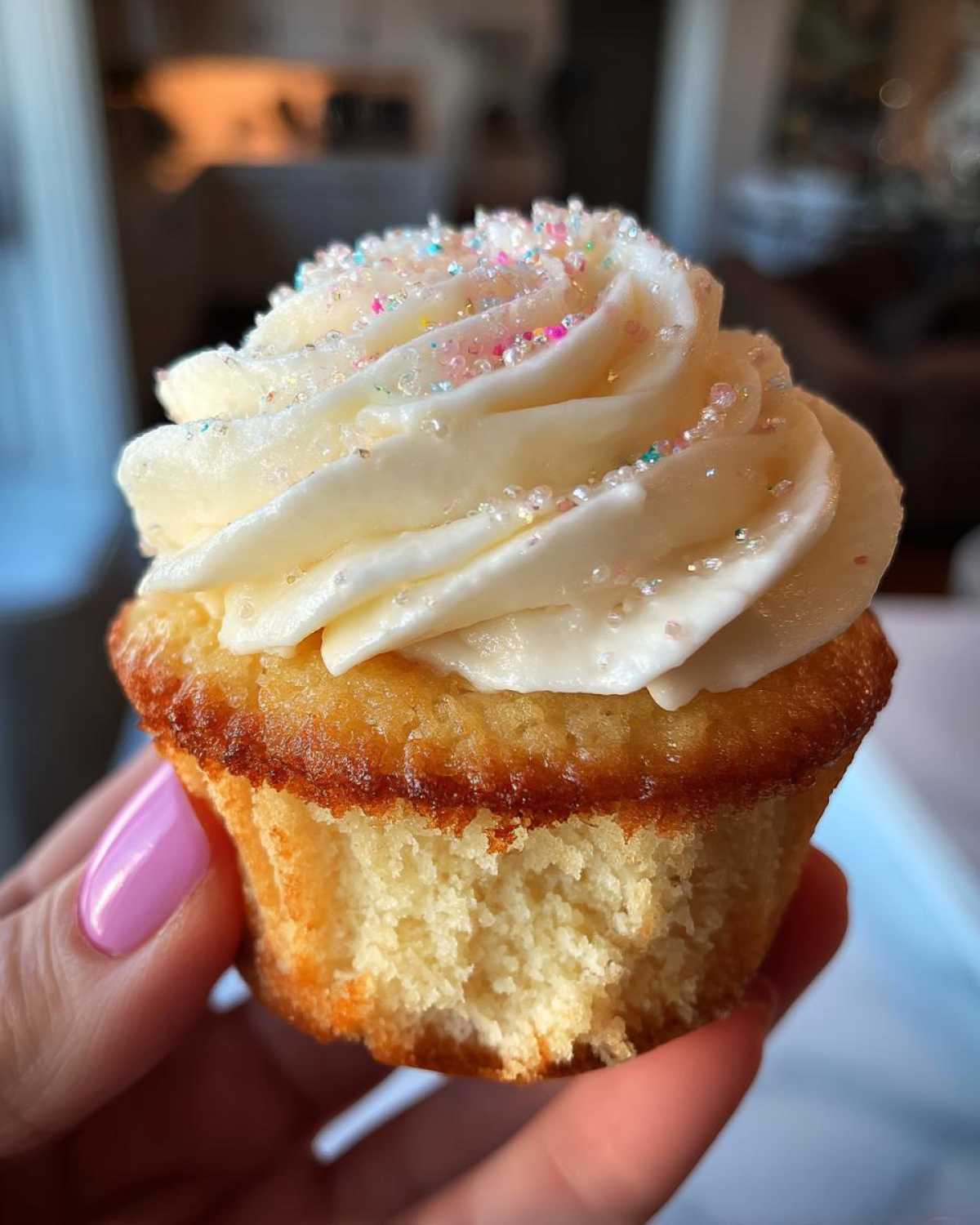New Year's Champagne Cupcakes - Pop, Fizz, Yum! - detail 2