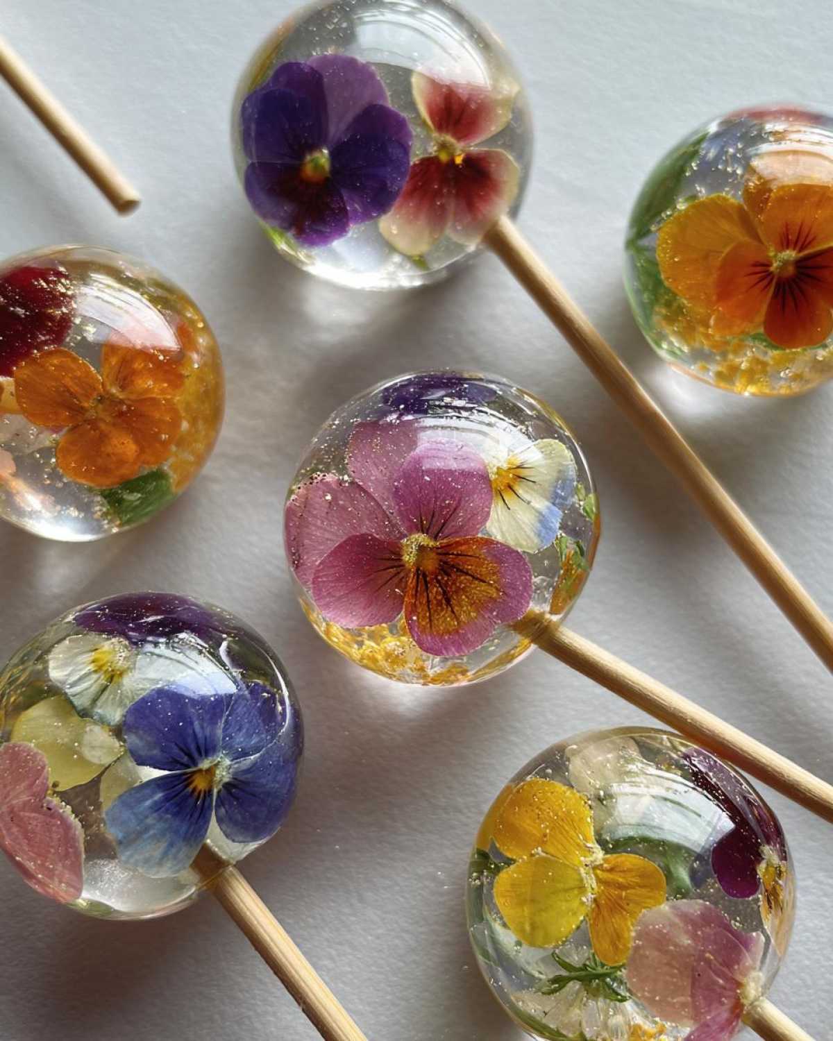 Edible Flower Lollipops (DIY Candy) - detail 3